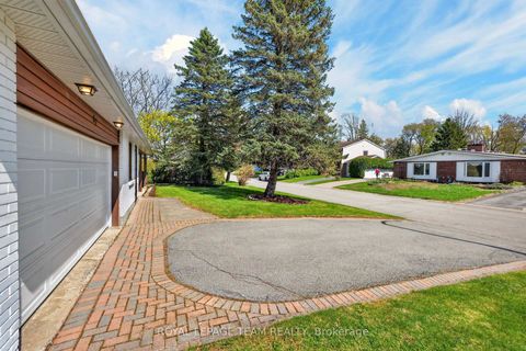 Photo 1 at 21 Lindhurst Crescent, Nepean (Briargreen), Ottawa