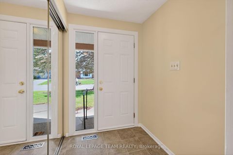 Photo 3 at 21 Lindhurst Crescent, Nepean (Briargreen), Ottawa