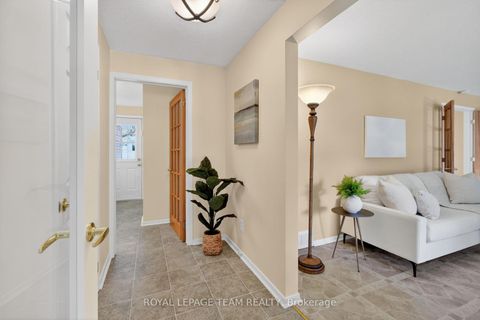 Photo 4 at 21 Lindhurst Crescent, Nepean (Briargreen), Ottawa