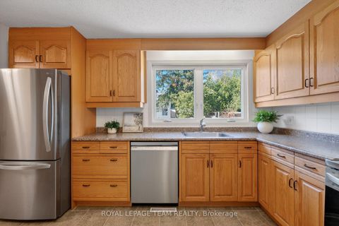 Photo 14 at 21 Lindhurst Crescent, Nepean (Briargreen), Ottawa