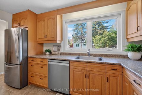 Photo 18 at 21 Lindhurst Crescent, Nepean (Briargreen), Ottawa