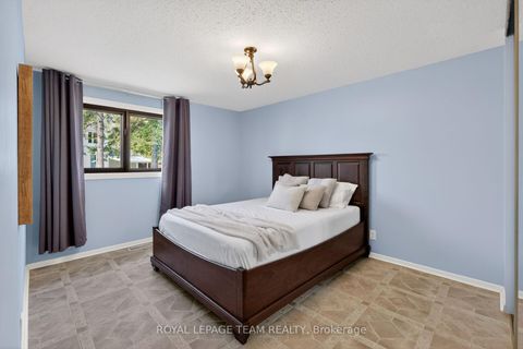 Photo 28 at 21 Lindhurst Crescent, Nepean (Briargreen), Ottawa