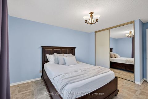 Photo 30 at 21 Lindhurst Crescent, Nepean (Briargreen), Ottawa