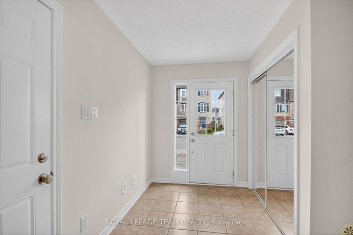 Photo 2 at 342 Sweet Grass Circle, Nepean (Half Moon Bay), Ottawa