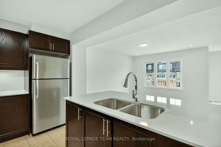 Photo 7 at 342 Sweet Grass Circle, Nepean (Half Moon Bay), Ottawa