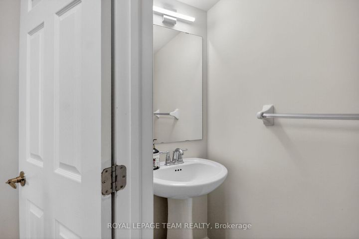 Photo 15 at 342 Sweet Grass Circle, Nepean (Half Moon Bay), Ottawa