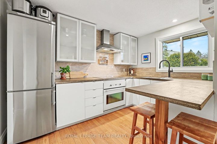 Photo 5 at 43 Whelan Drive, Nepean (Pheasant Run), Ottawa
