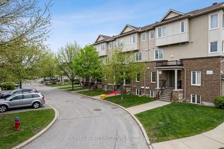 Photo 3 at 150 Urbancrest Private, Nepean (Stonebridge), Ottawa