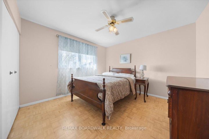 Photo 18 at 28 Glenmanor Drive, Nepean (Meadowlands/Crestview), Ottawa