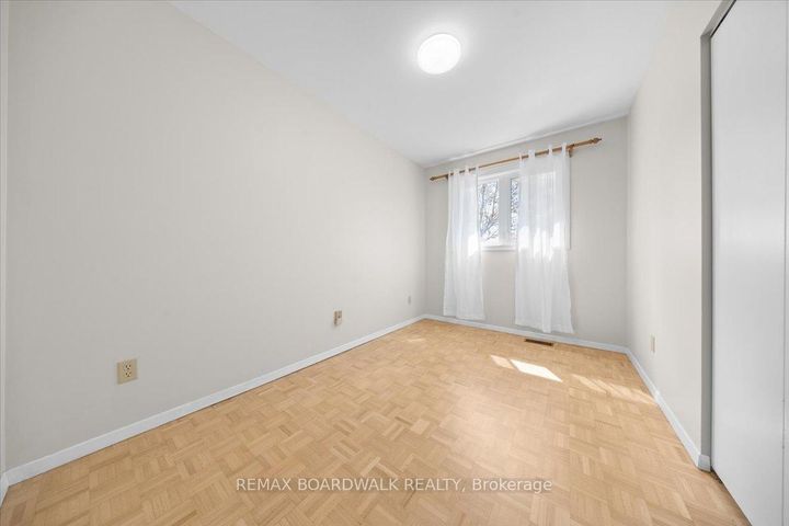 Photo 20 at 28 Glenmanor Drive, Nepean (Meadowlands/Crestview), Ottawa