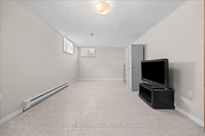 Photo 28 at 28 Glenmanor Drive, Nepean (Meadowlands/Crestview), Ottawa