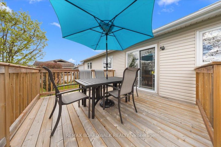 Photo 31 at 28 Glenmanor Drive, Nepean (Meadowlands/Crestview), Ottawa