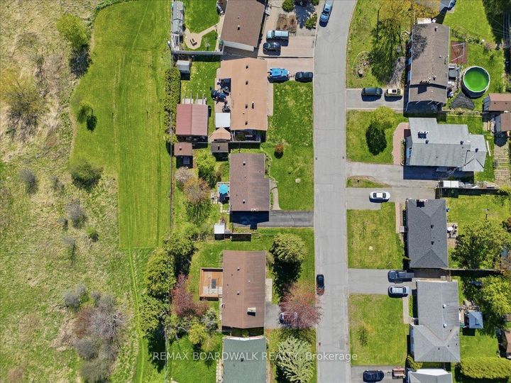Photo 36 at 28 Glenmanor Drive, Nepean (Meadowlands/Crestview), Ottawa