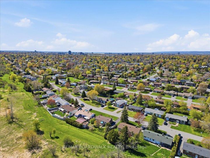 Photo 38 at 28 Glenmanor Drive, Nepean (Meadowlands/Crestview), Ottawa