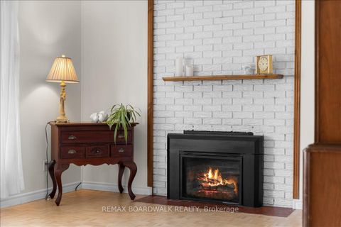 Photo 6 at 28 Glenmanor Drive, Nepean (Meadowlands/Crestview), Ottawa