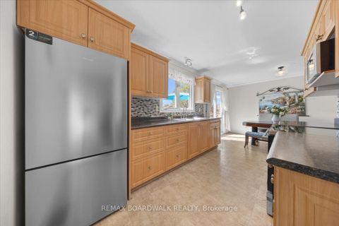 Photo 10 at 28 Glenmanor Drive, Nepean (Meadowlands/Crestview), Ottawa