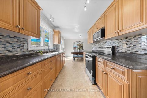 Photo 12 at 28 Glenmanor Drive, Nepean (Meadowlands/Crestview), Ottawa