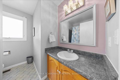 Photo 17 at 28 Glenmanor Drive, Nepean (Meadowlands/Crestview), Ottawa
