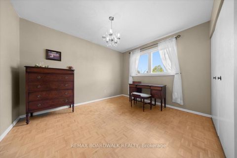Photo 19 at 28 Glenmanor Drive, Nepean (Meadowlands/Crestview), Ottawa