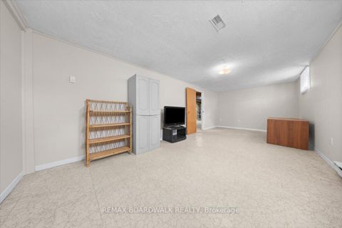 Photo 29 at 28 Glenmanor Drive, Nepean (Meadowlands/Crestview), Ottawa