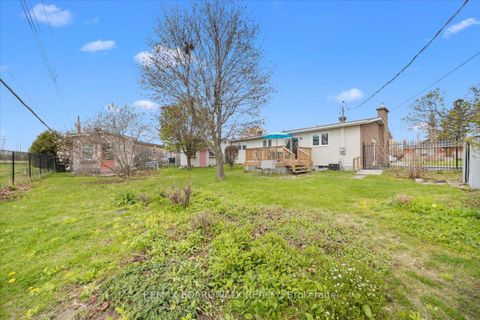 Photo 32 at 28 Glenmanor Drive, Nepean (Meadowlands/Crestview), Ottawa