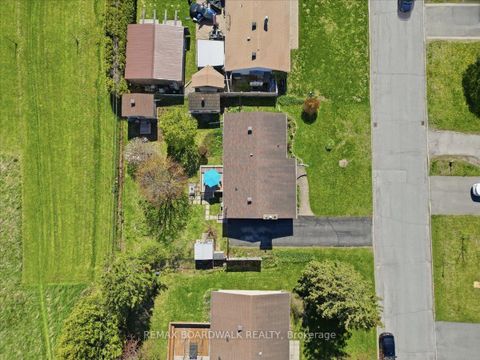Photo 33 at 28 Glenmanor Drive, Nepean (Meadowlands/Crestview), Ottawa