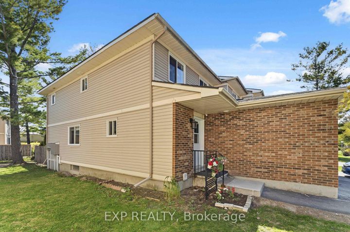 Photo 1 at D - 146 Valley Stream Drive, Nepean (Leslie Park), Ottawa