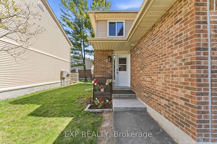 Photo 2 at D - 146 Valley Stream Drive, Nepean (Leslie Park), Ottawa