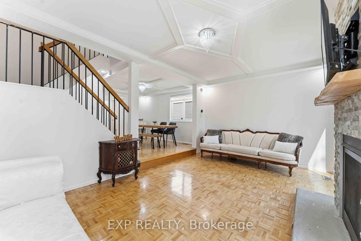 Photo 5 at D - 146 Valley Stream Drive, Nepean (Leslie Park), Ottawa