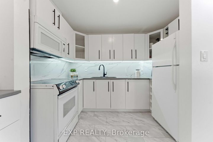 Photo 12 at D - 146 Valley Stream Drive, Nepean (Leslie Park), Ottawa