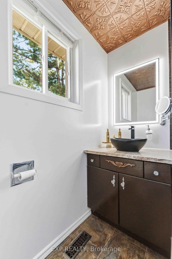 Photo 22 at D - 146 Valley Stream Drive, Nepean (Leslie Park), Ottawa
