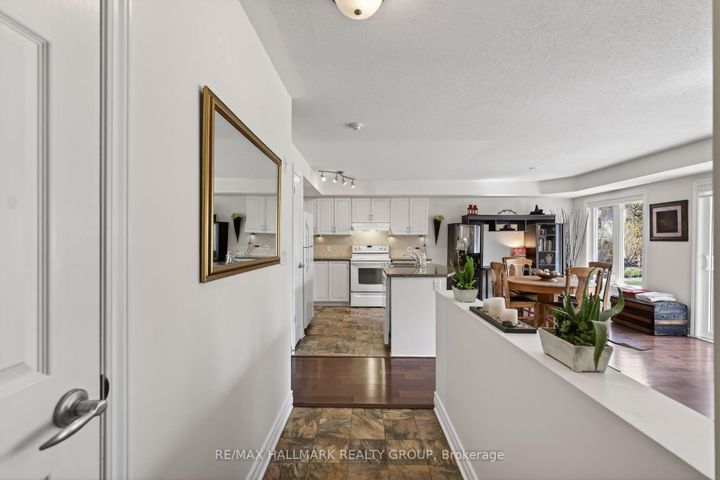 Photo 5 at 3 - 585 Stonefield Private, Nepean (Barrhaven East), Ottawa