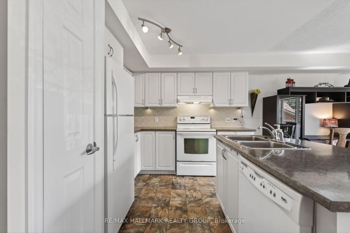 Photo 6 at 3 - 585 Stonefield Private, Nepean (Barrhaven East), Ottawa