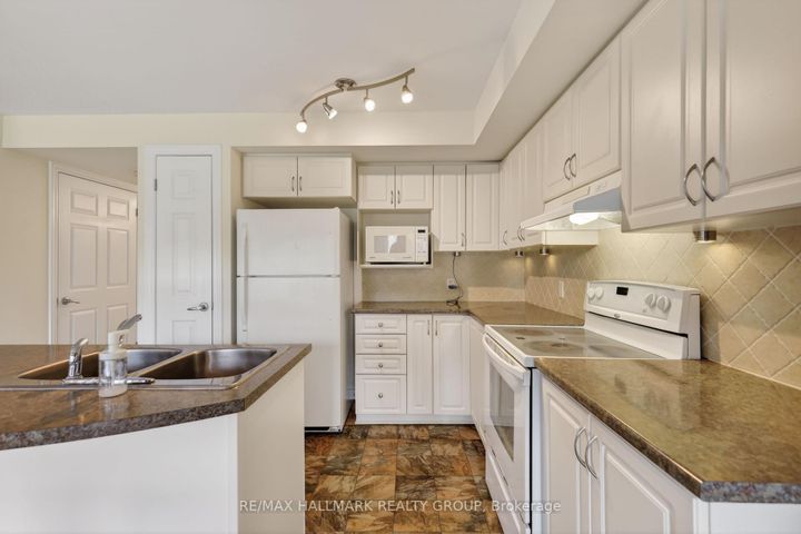 Photo 7 at 3 - 585 Stonefield Private, Nepean (Barrhaven East), Ottawa