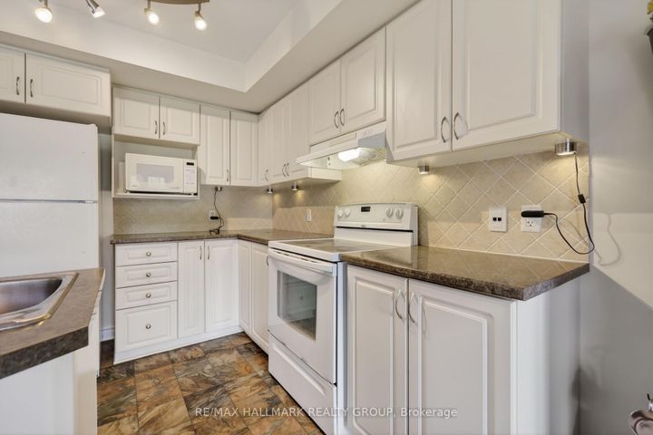 Photo 8 at 3 - 585 Stonefield Private, Nepean (Barrhaven East), Ottawa