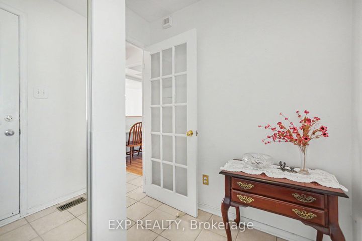 Photo 2 at 61 Monterey Drive, Nepean (Leslie Park), Ottawa