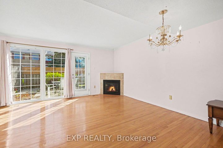 Photo 3 at 61 Monterey Drive, Nepean (Leslie Park), Ottawa