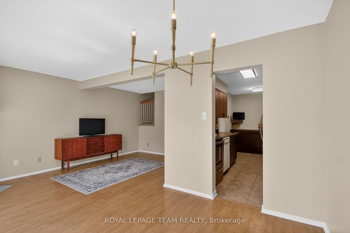 Photo 8 at 39 Saxton Private, Nepean (Redwood Park), Ottawa