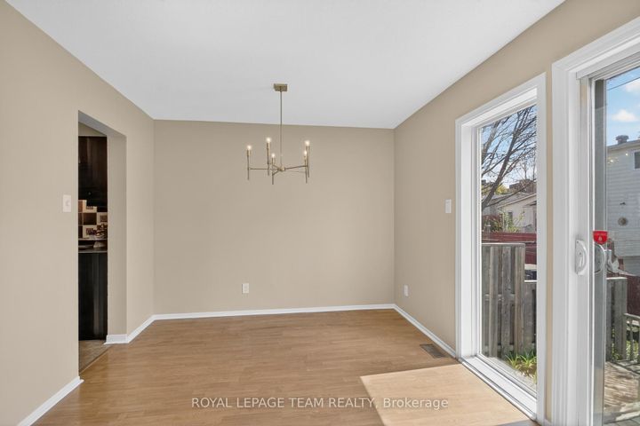 Photo 10 at 39 Saxton Private, Nepean (Redwood Park), Ottawa