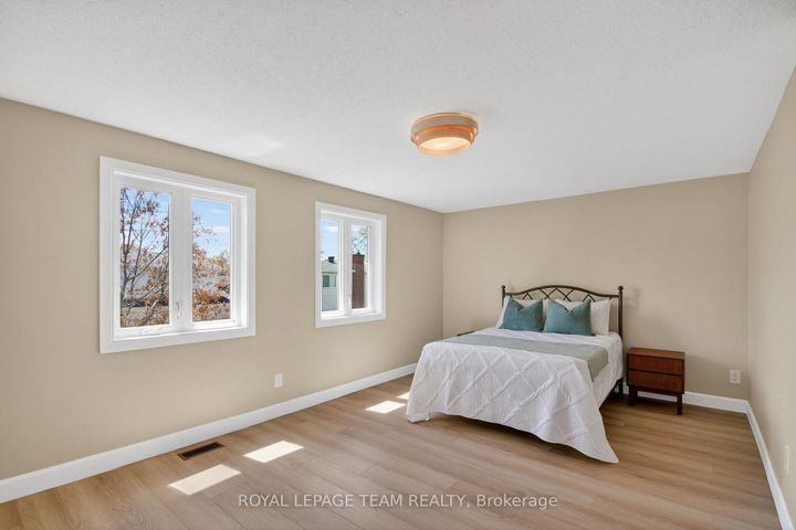 Photo 14 at 39 Saxton Private, Nepean (Redwood Park), Ottawa