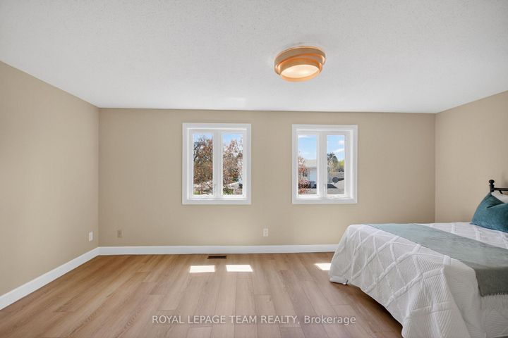 Photo 15 at 39 Saxton Private, Nepean (Redwood Park), Ottawa