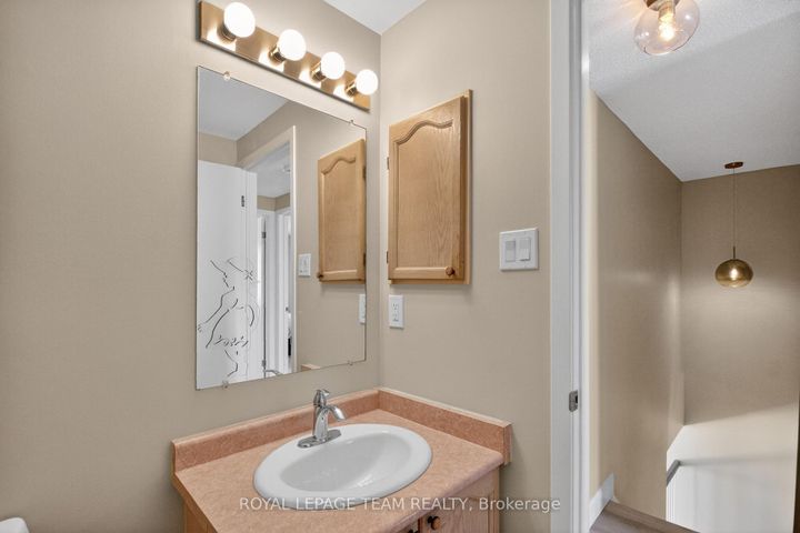 Photo 24 at 39 Saxton Private, Nepean (Redwood Park), Ottawa