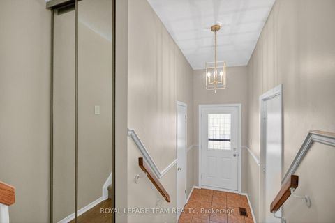Photo 3 at 39 Saxton Private, Nepean (Redwood Park), Ottawa