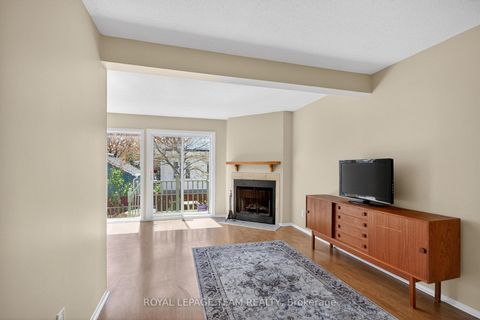 Photo 5 at 39 Saxton Private, Nepean (Redwood Park), Ottawa