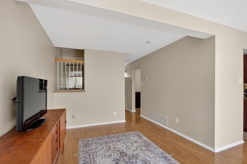 Photo 7 at 39 Saxton Private, Nepean (Redwood Park), Ottawa