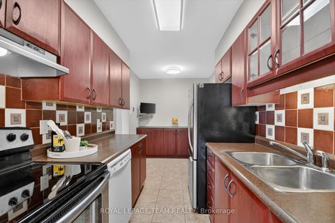 Photo 11 at 39 Saxton Private, Nepean (Redwood Park), Ottawa