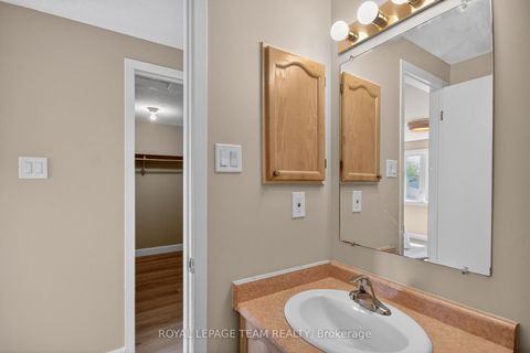 Photo 18 at 39 Saxton Private, Nepean (Redwood Park), Ottawa