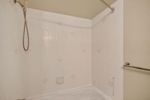 Photo 23 at 39 Saxton Private, Nepean (Redwood Park), Ottawa