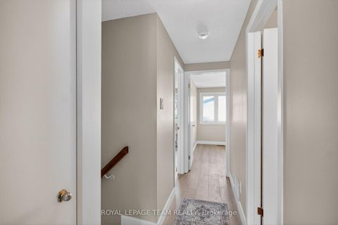Photo 25 at 39 Saxton Private, Nepean (Redwood Park), Ottawa