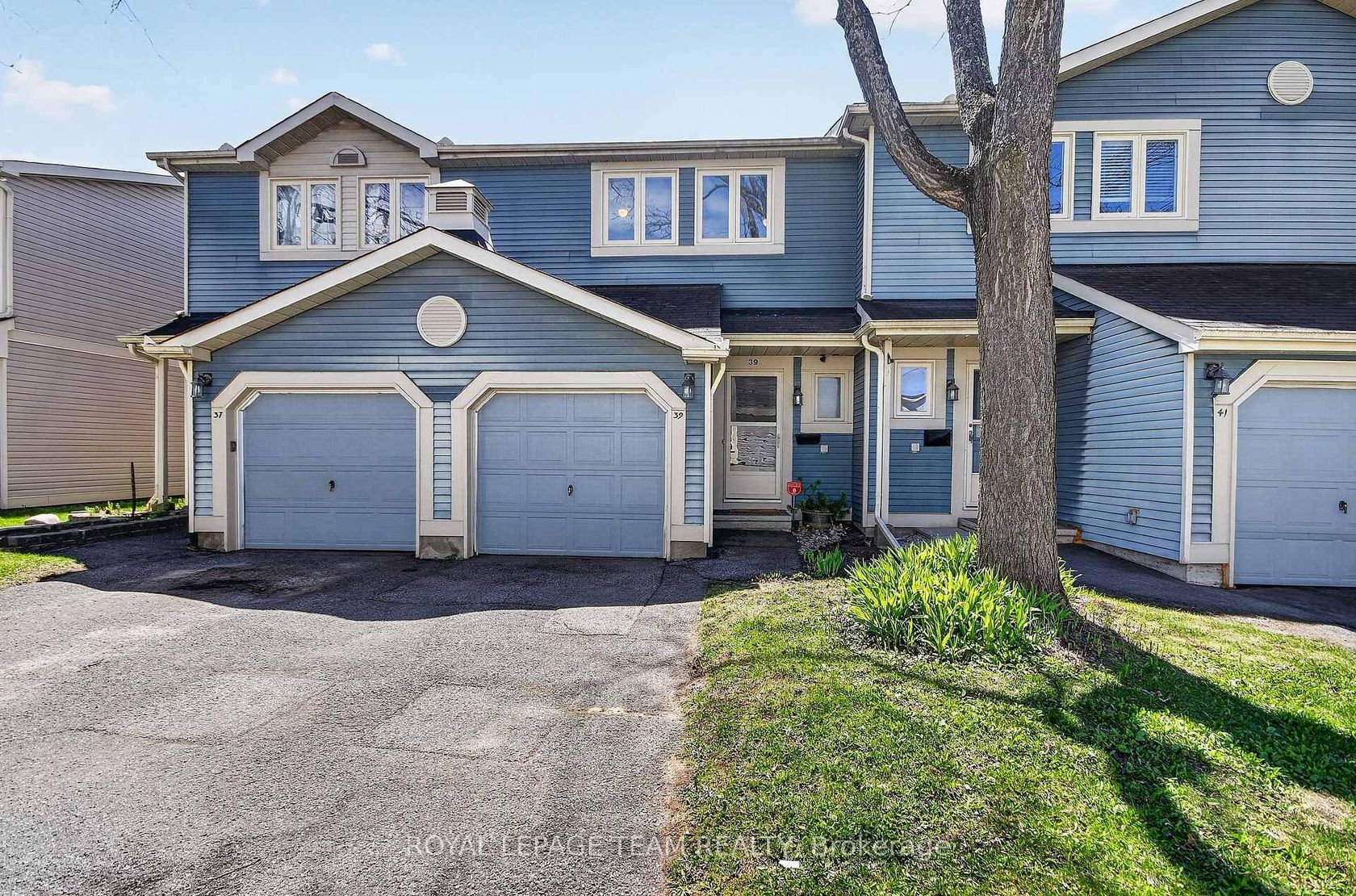 39 Saxton Private, Nepean (Redwood Park), Ottawa 